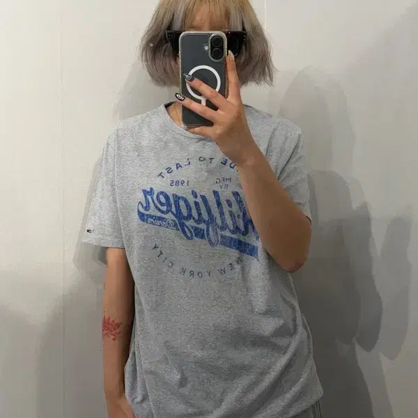 M 타미힐피거 그래픽 반팔 티셔츠 그레이