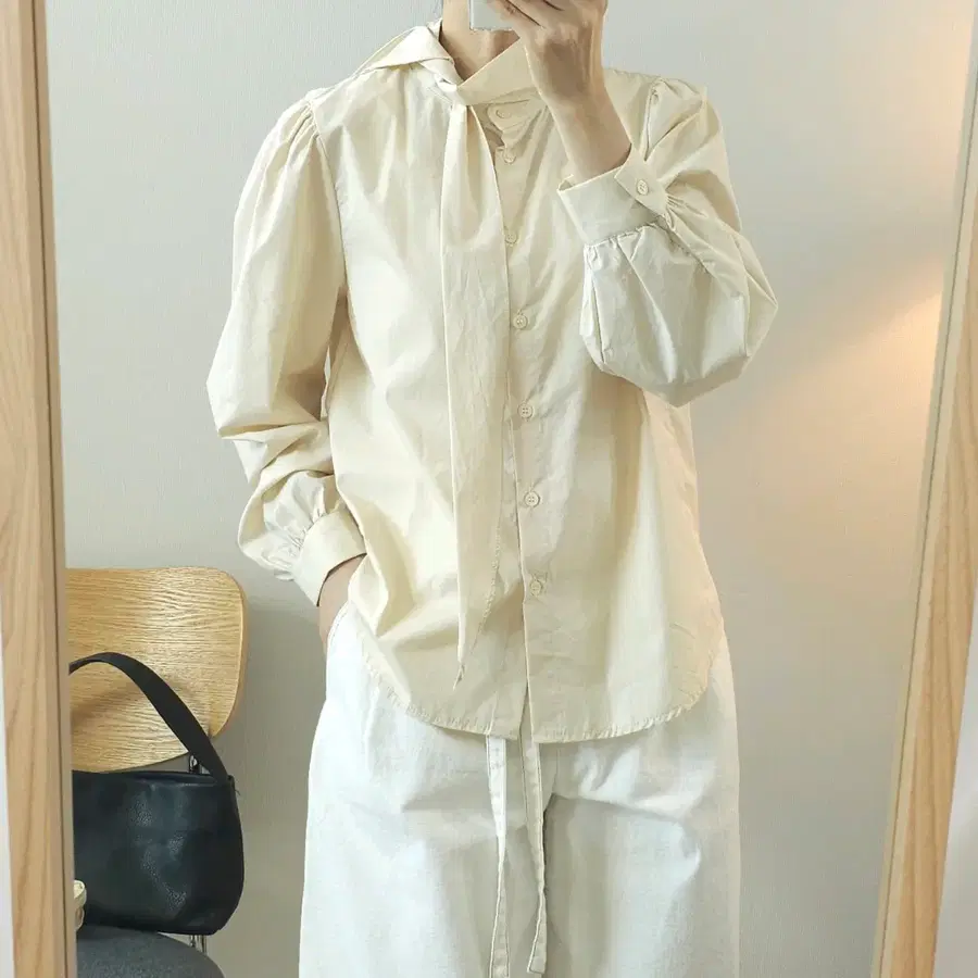 (F)달리호텔 여성 스카프 타이 긴팔 블라우스 M19W4628