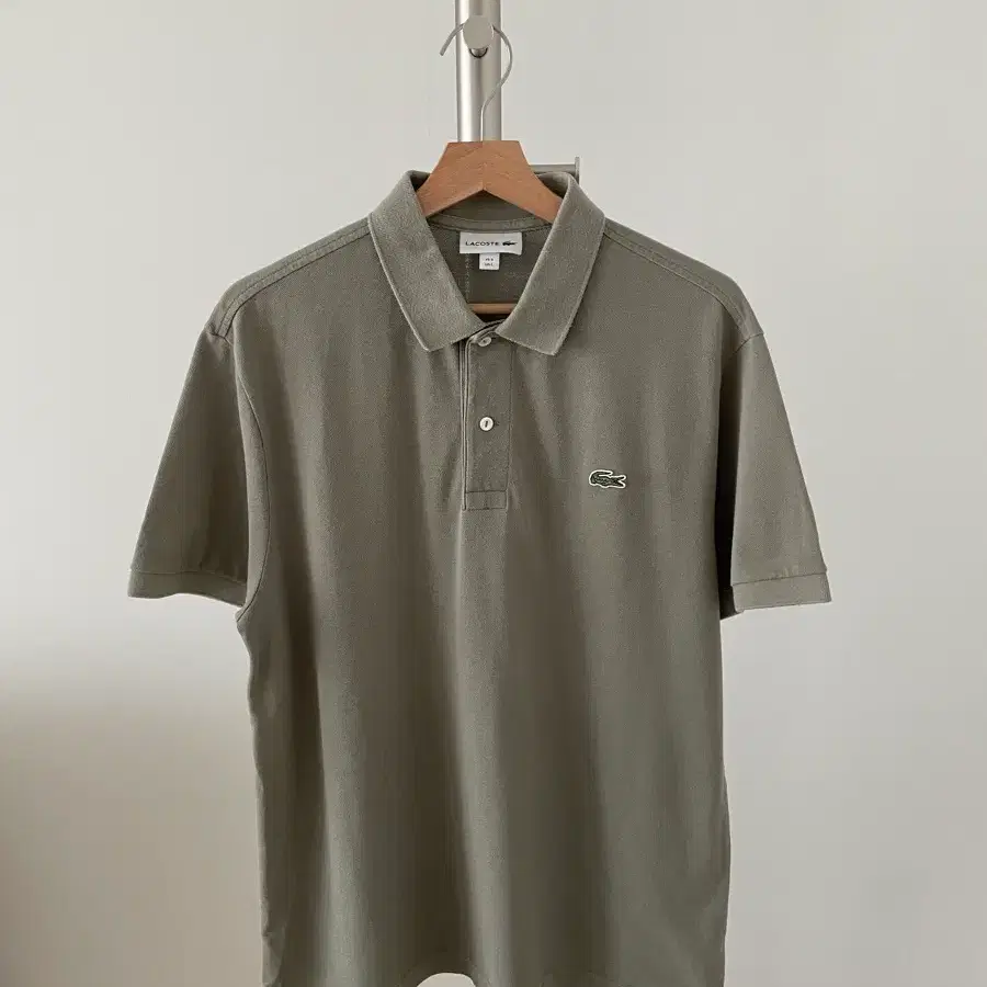 라코스테(LACOSTE) 반팔 카라티