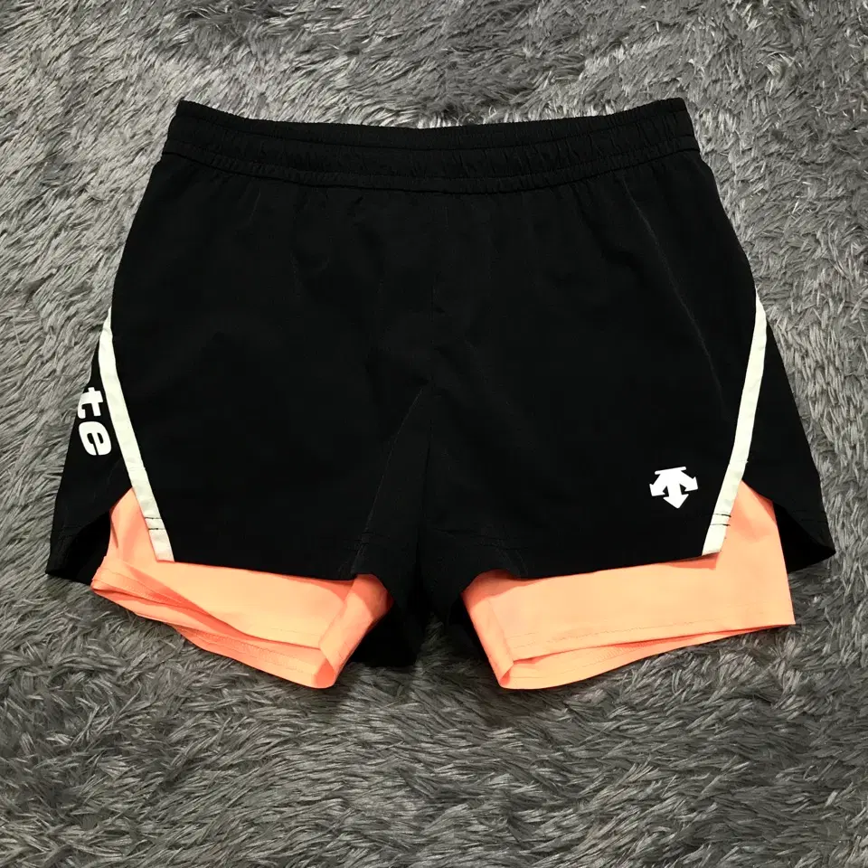 [키즈 150, A급] 데상트(DESCENTE) 2in1 트레이닝 쇼츠k85