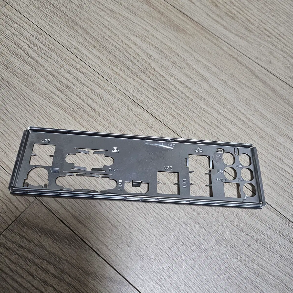 애즈락 B85M PRO4 백패널 쉴드
