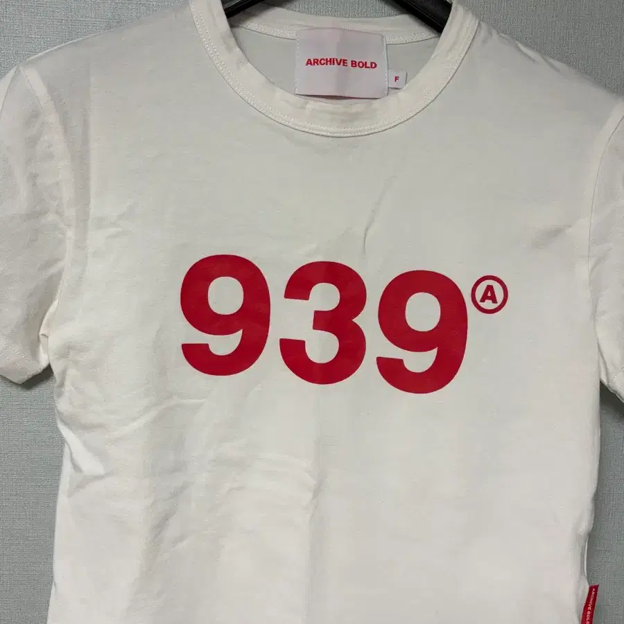 아카이브볼드 939 반팔 티셔츠