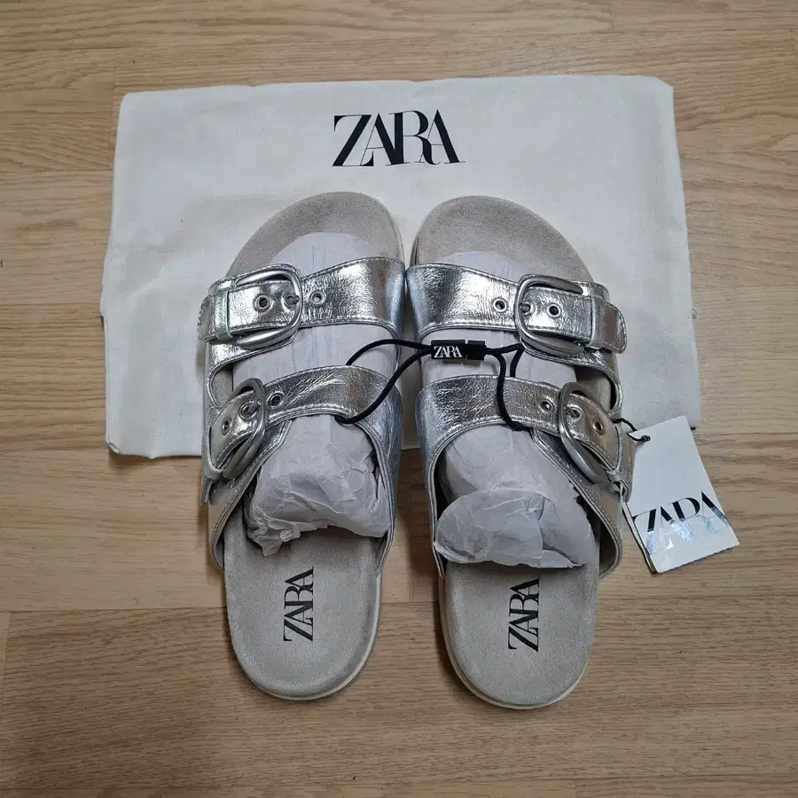 ZARA 실버 버클 스트랩 샌들 240 (새상품)