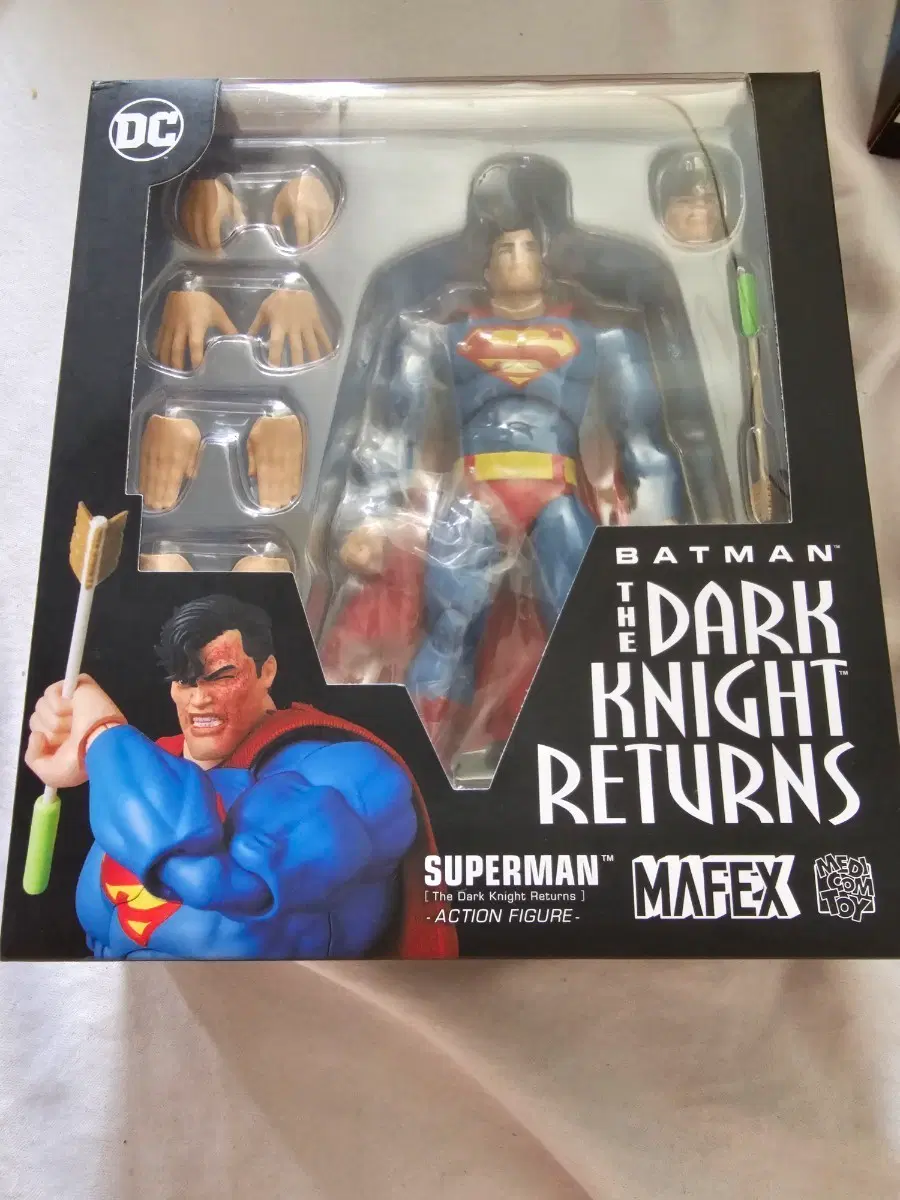 MAFEX 마펙스 다크나이트 리턴즈 슈퍼맨