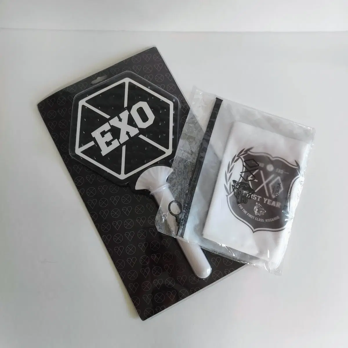 [미개봉] 엑소(EXO) 2013 FIRST YEAR 슬로건 & 응원봉 일괄