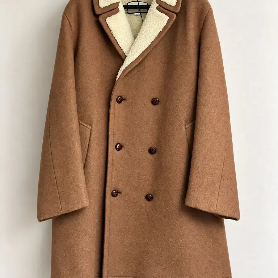 GUCCI 구찌 쇼라인 꿀벌 무스탕 코트