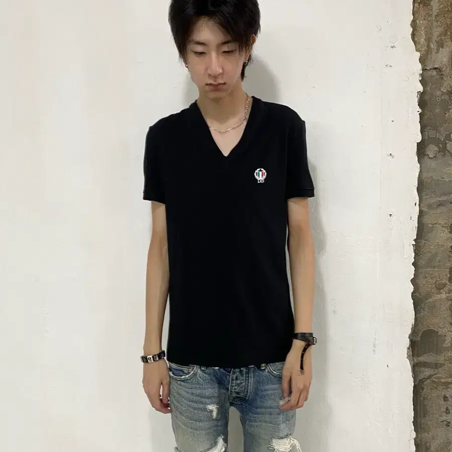 돌체앤가바나 월계수 브이넥 티셔츠