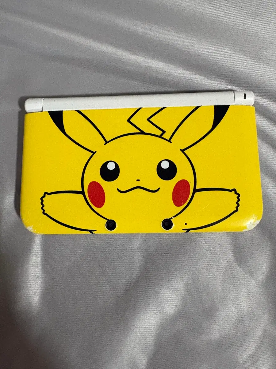 닌텐도3ds xl 피카츄 에디션 판매합니다