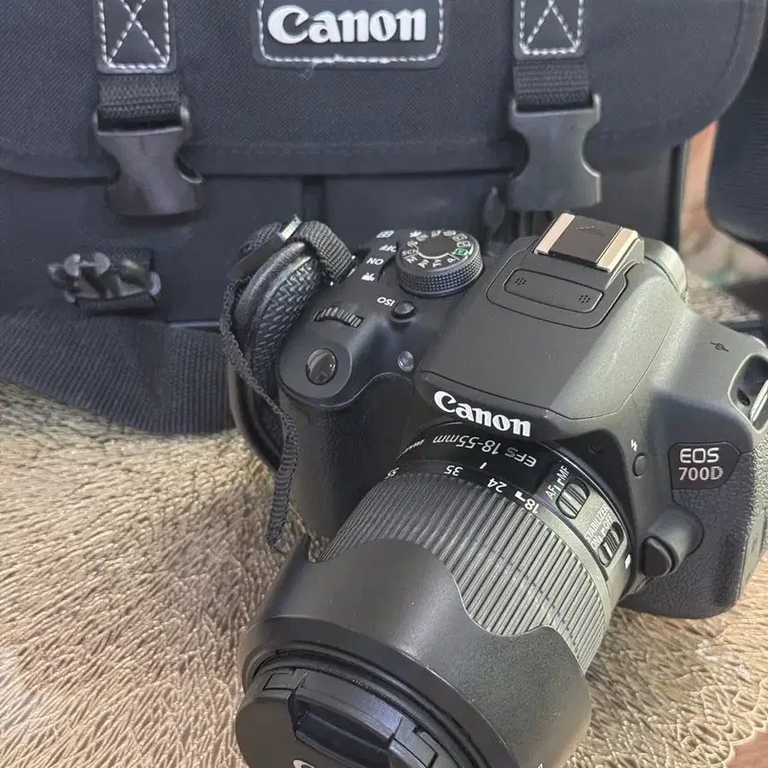 캐논 EOS 700D DSLR 카메라