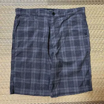 QUIKSILVER 퀵실버 체크 무늬 하프 팬츠 32