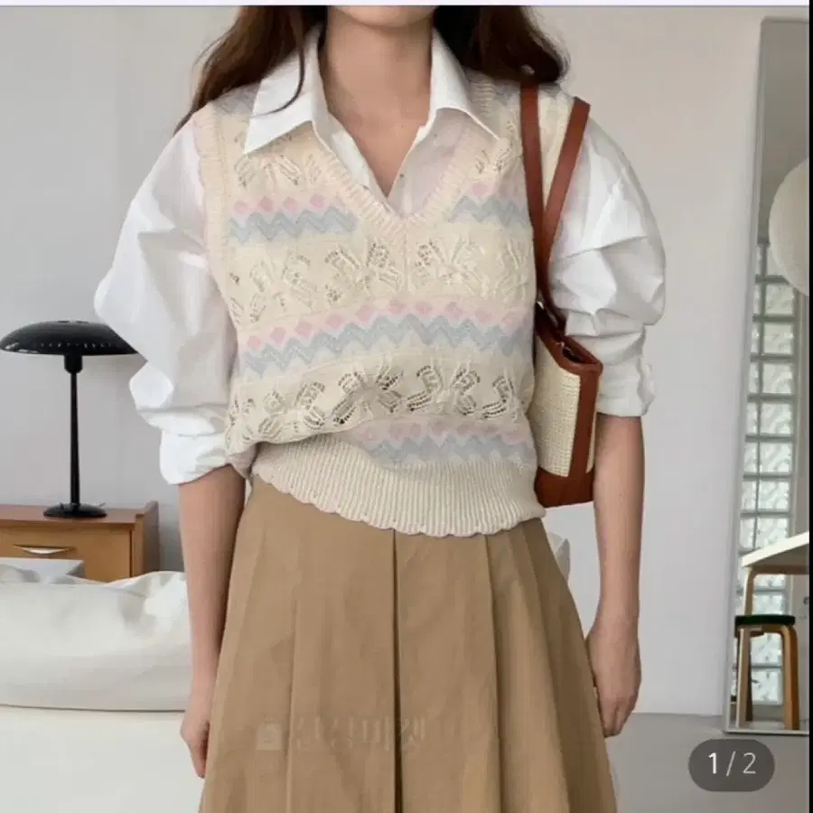 새제품)스카시 브이넥 물결 니트 조끼 .아이보리 패턴 니트 조끼