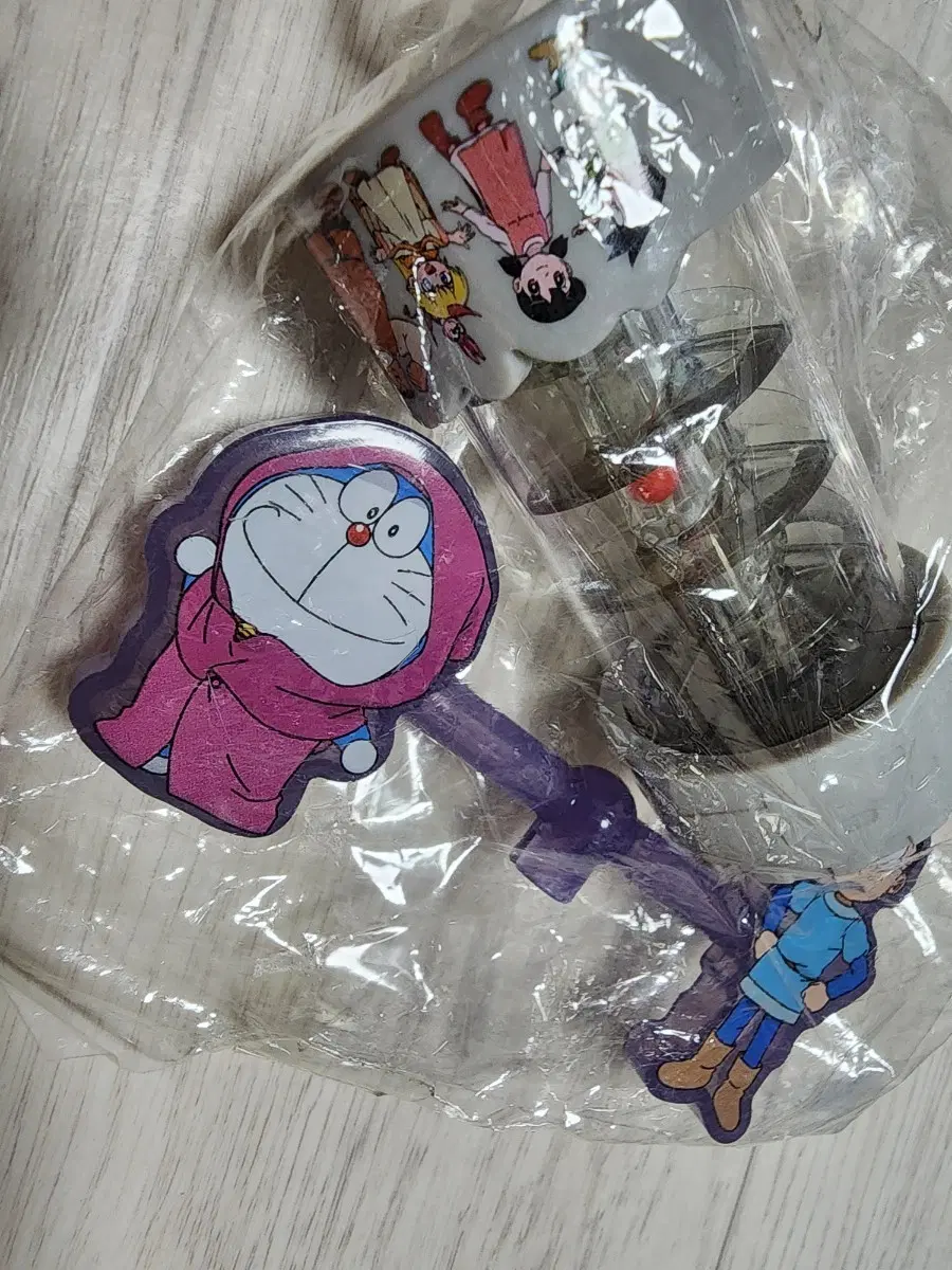 올라가라 내려가라! 도라에몽 비즈 타워 장난감