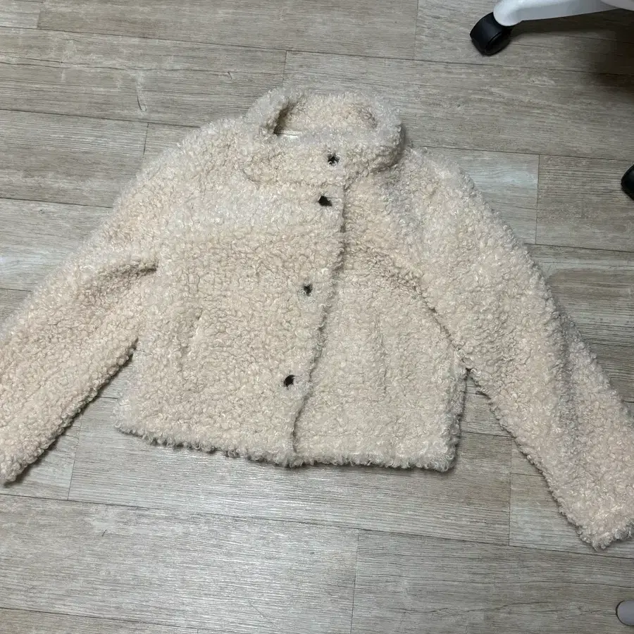 베이지 뽀글이 무스탕 양털 자켓