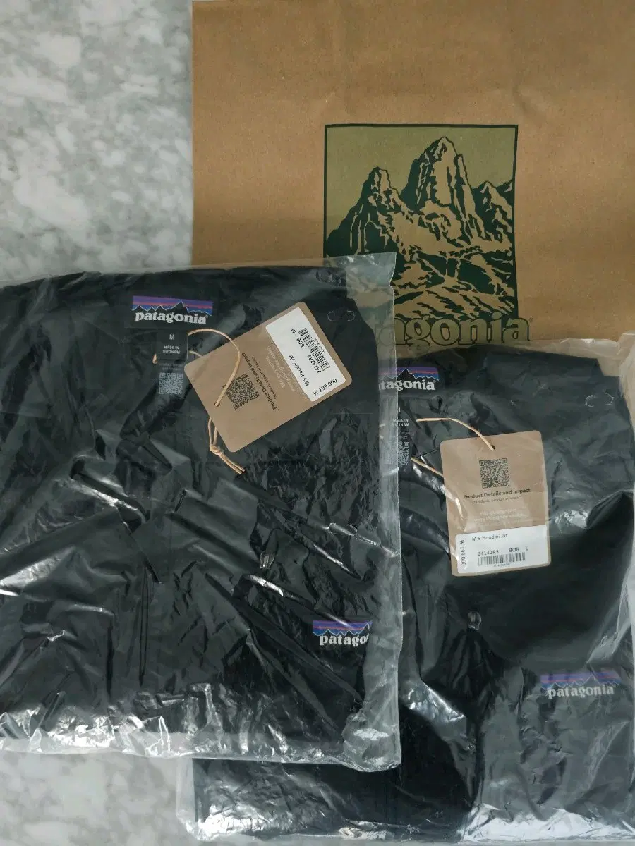 파타고니아 후디니 바람막이 블랙 정품 새상품 (M/L)