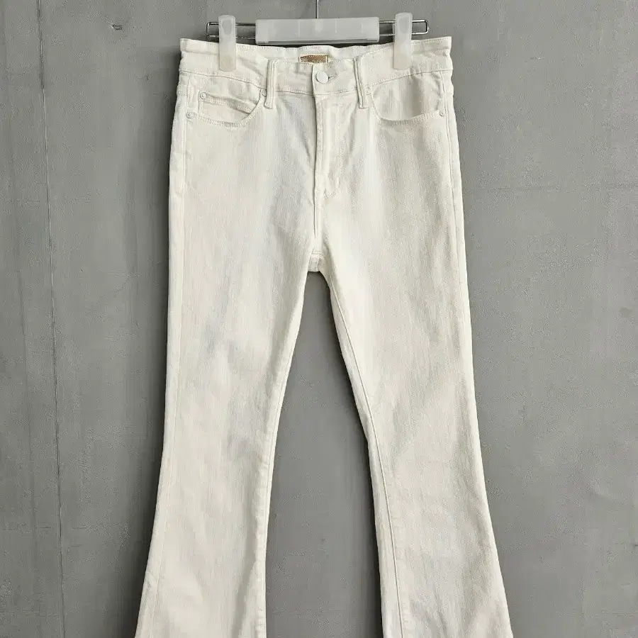 마더데님 여성 화이트부츠컷 데님 팬츠 28