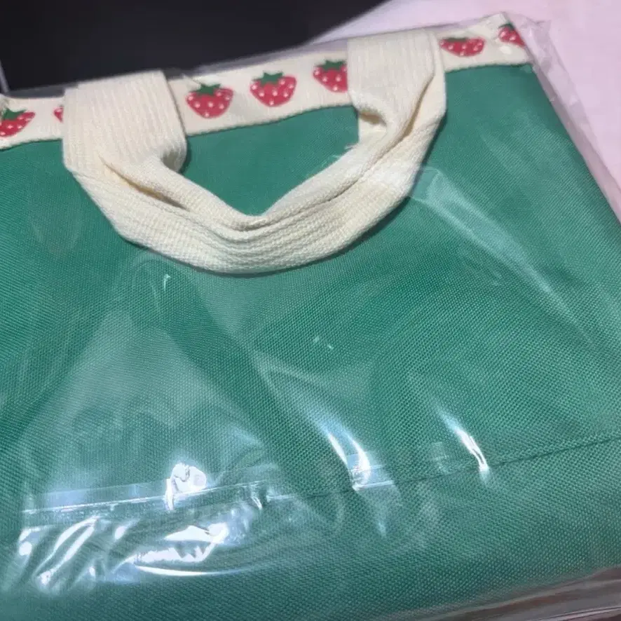 토트백 딸기 패턴 그린 보냉백 새상품