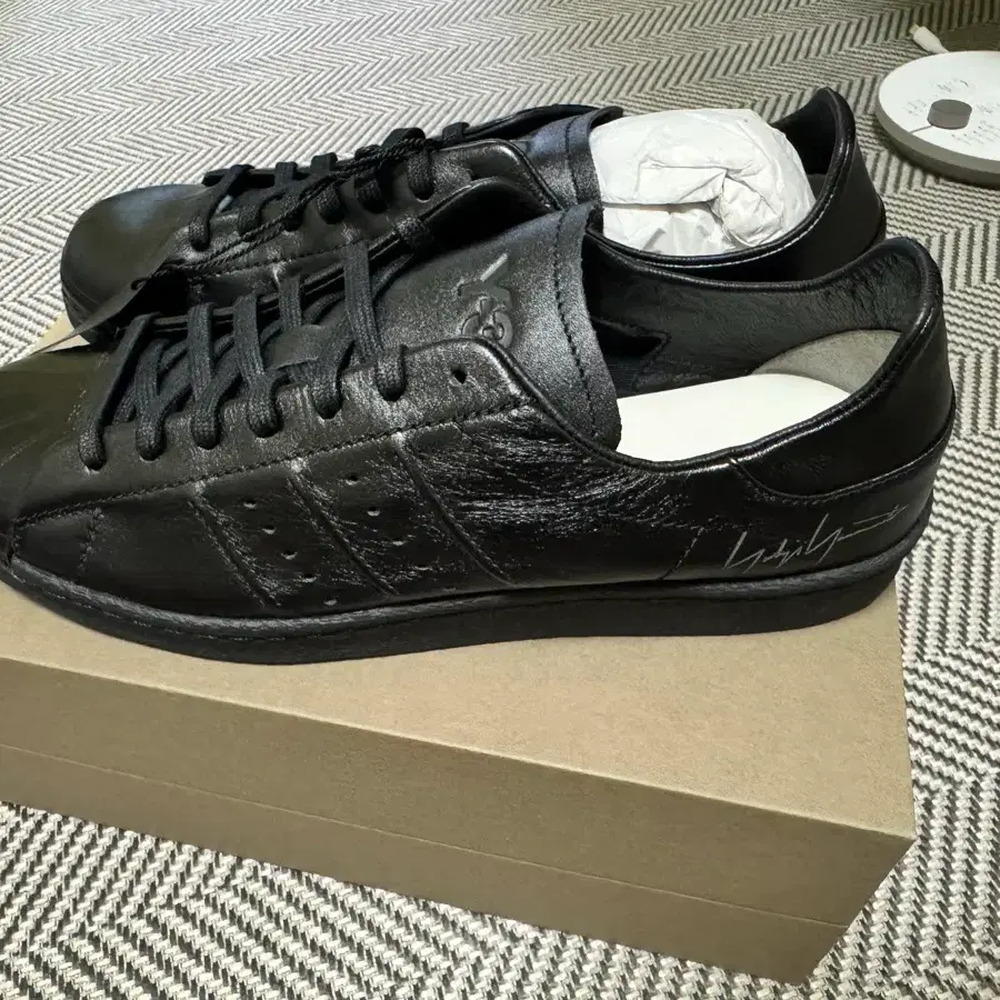 Y-3 슈퍼스타 올블랙 260