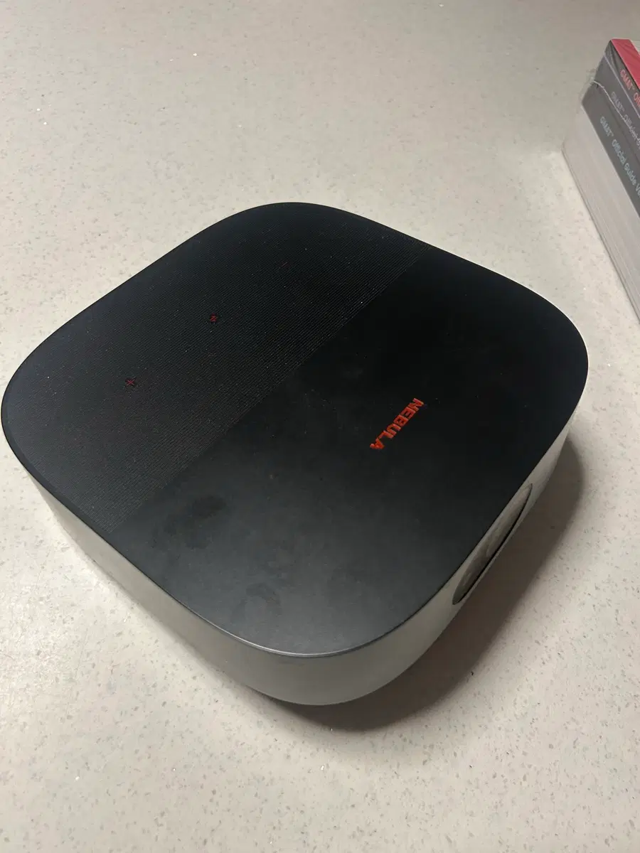 ANKER 네뷸라 베가 포터블 프로젝터