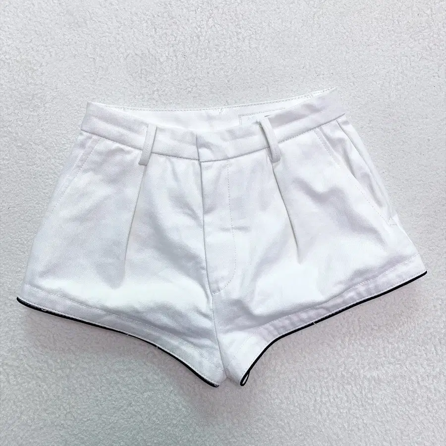 (XS) [새상품] ZARA 자라 화이트 숏 팬츠