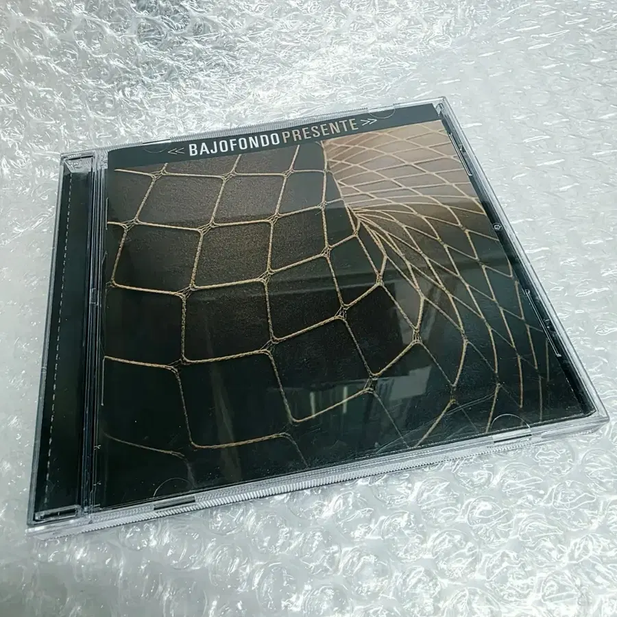 Bajofondo - Presente