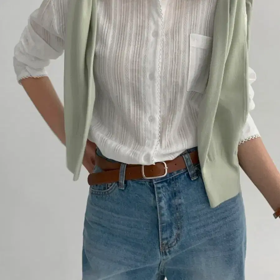 로빈유 설레임 레이스 포켓 카라 블라우스 #화이트