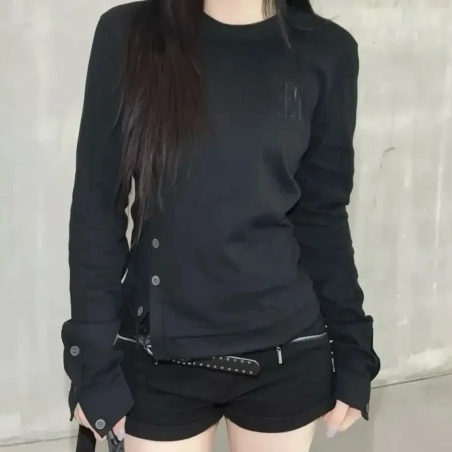 에이블리 버튼 레이어드 롱슬리브 새상품 Button Layered Long Sleeve