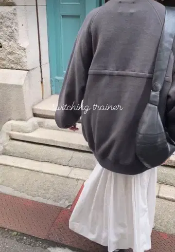 soyy. 스위칭 트레이너 차콜 맨투맨