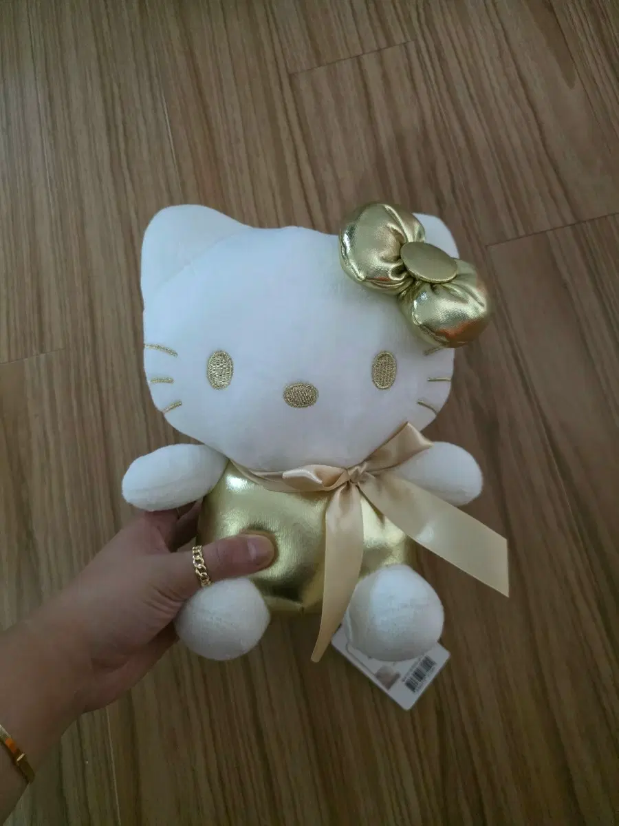 골드 헬로키티 인형