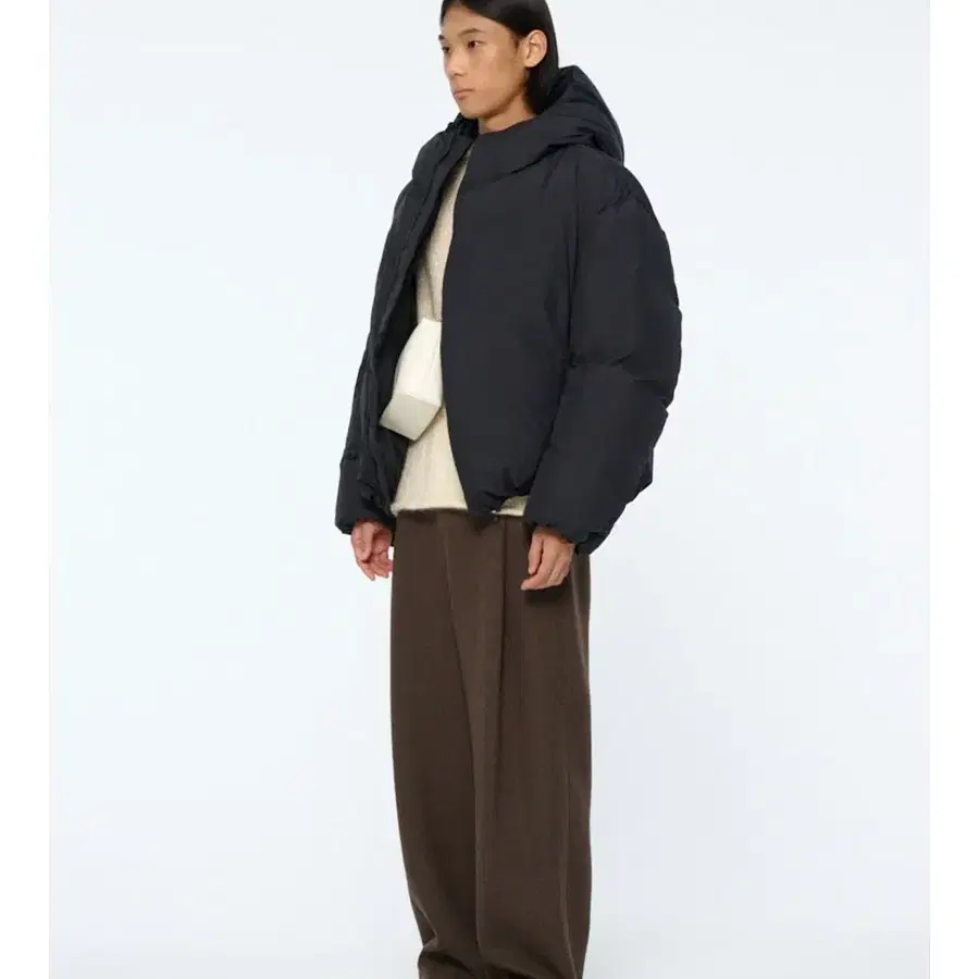 아모멘토 25FW 후디드 패딩