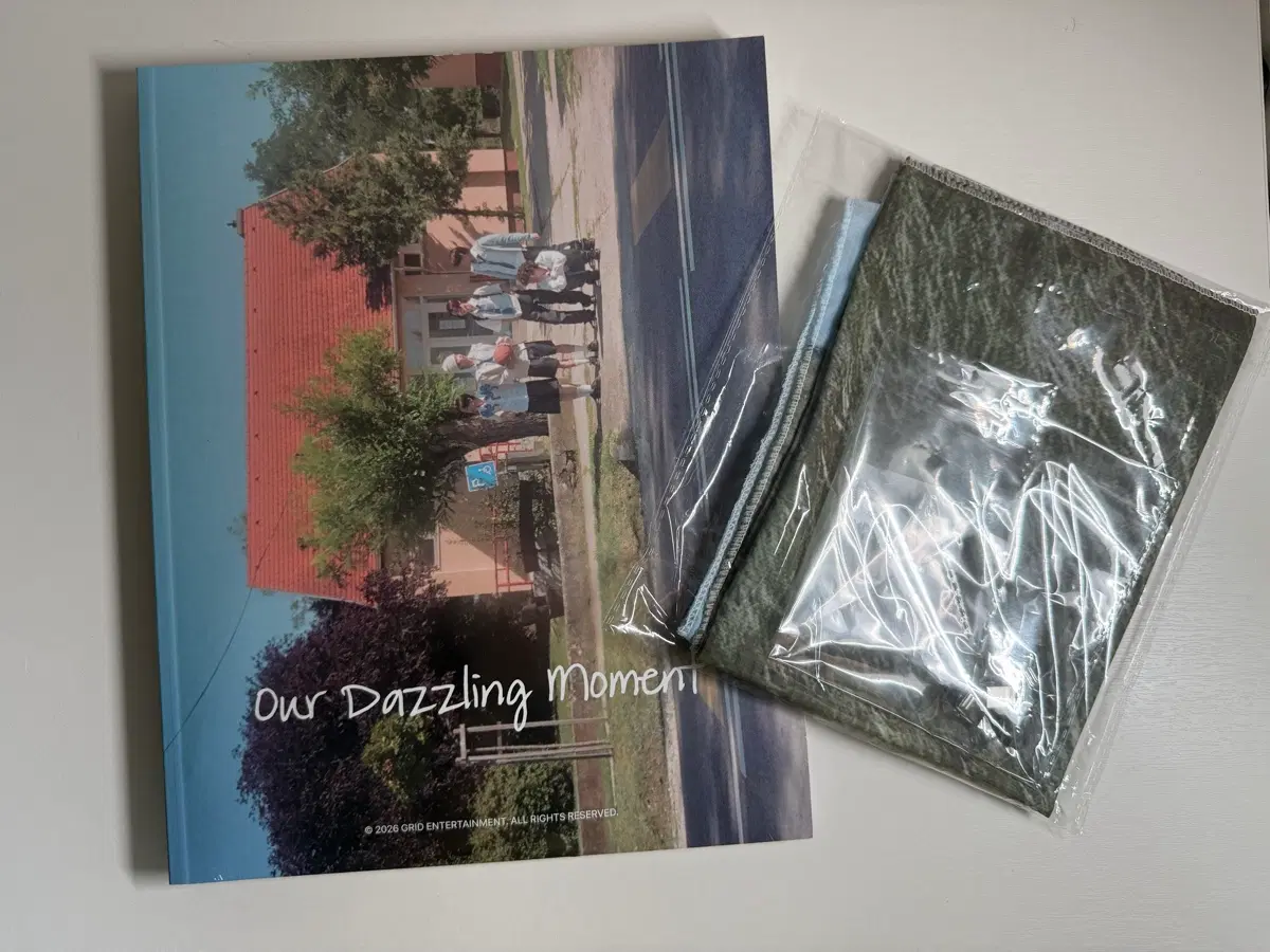 파우 1000일 기념 팝업 포토북 OUR DAZZLING MOMENT