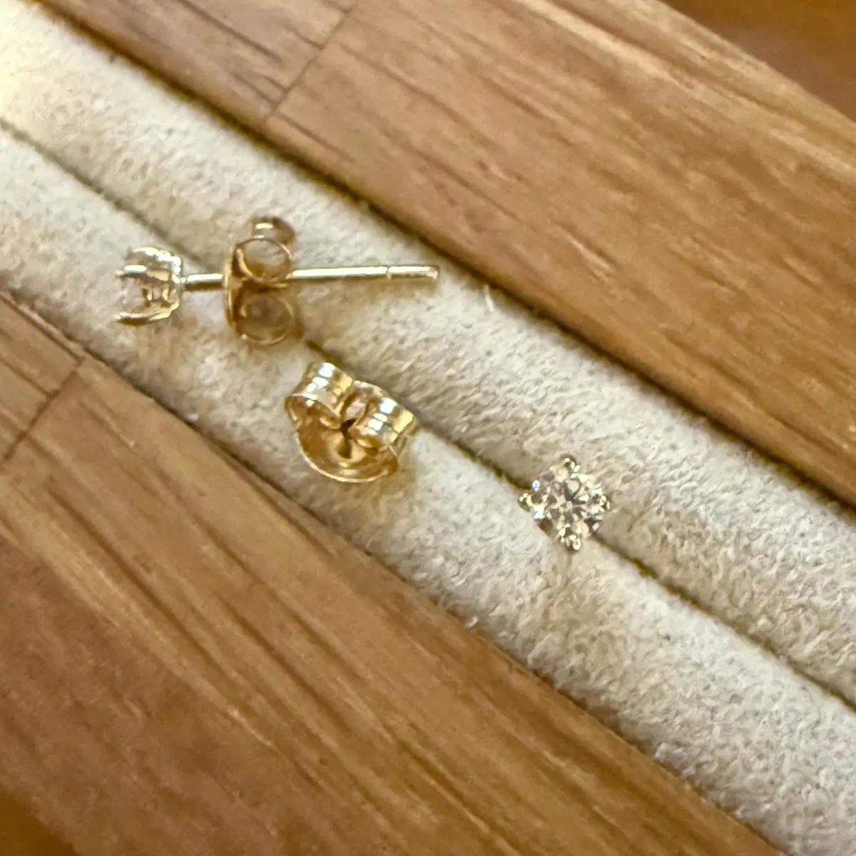 14k 엘로우골드 3mm 라운드컷 큐빋 귀걸이 한쌍