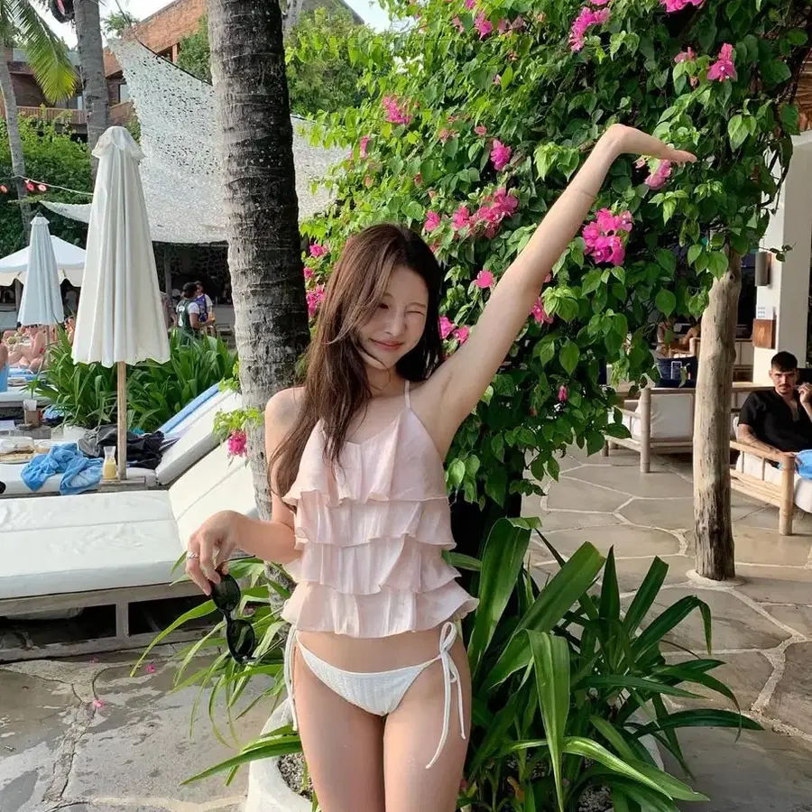 (새상품)레이지샵 글로시 홀터탑
