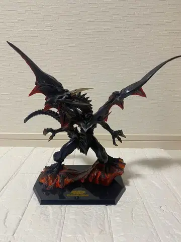 붉은 눈의 흑룡 레드아이즈 ART WORKS MONSTERS 피규어