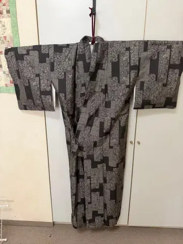 츠무기 기모노 블랙 그레이 기하학 꽃 무늬 오시마 명주