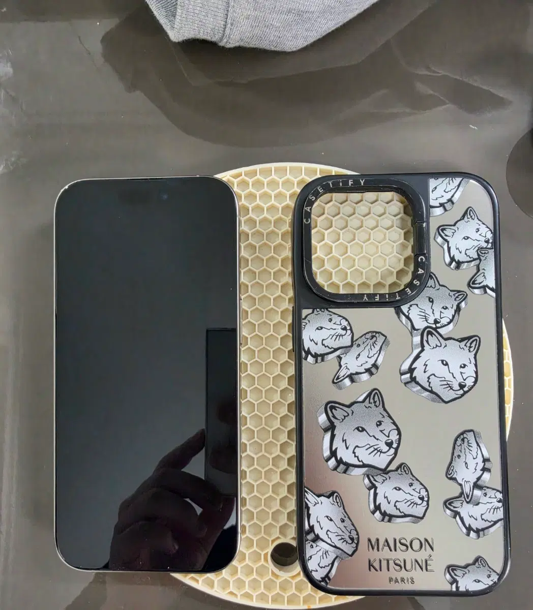 S급 아이폰16pro 티타늄색상 128GB 판매합니다