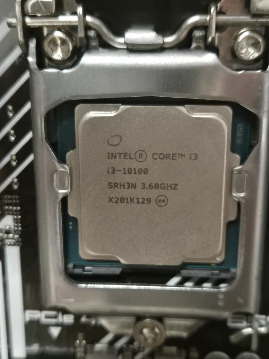 인텔 CPU 10세대 i3 - 10100 내장그래픽있음