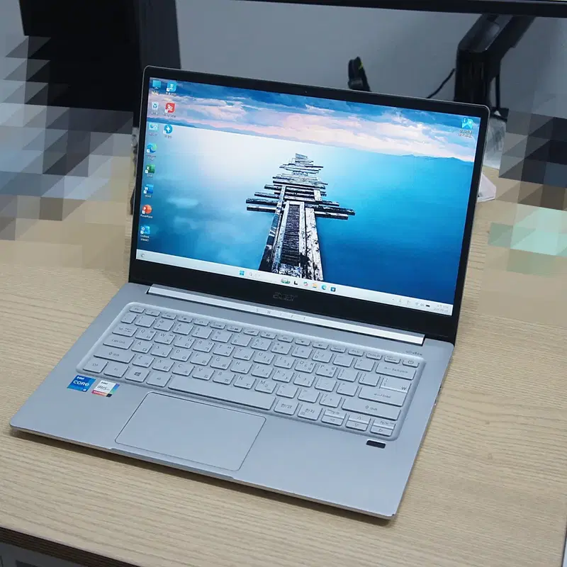 Acer 인텔 i5-1135G7 8기가 14인치 노트북 팝니다
