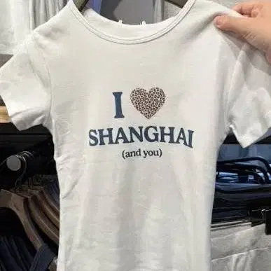섭듀드 상하이 레오파드 하트 반팔 티셔츠 subdued I love Shanghai