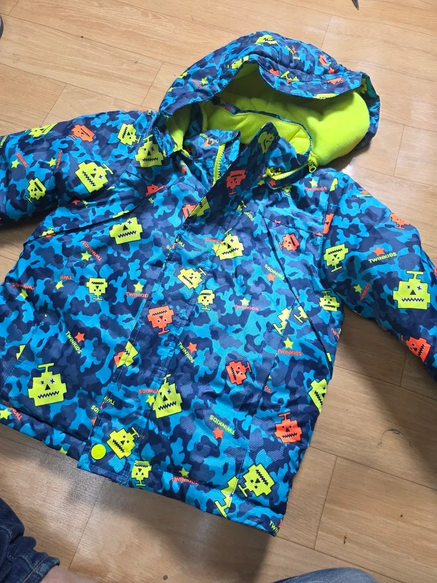 110.트윙키즈 스키복 상의 패딩. .가슴40.길이45cm 상태좋아요
