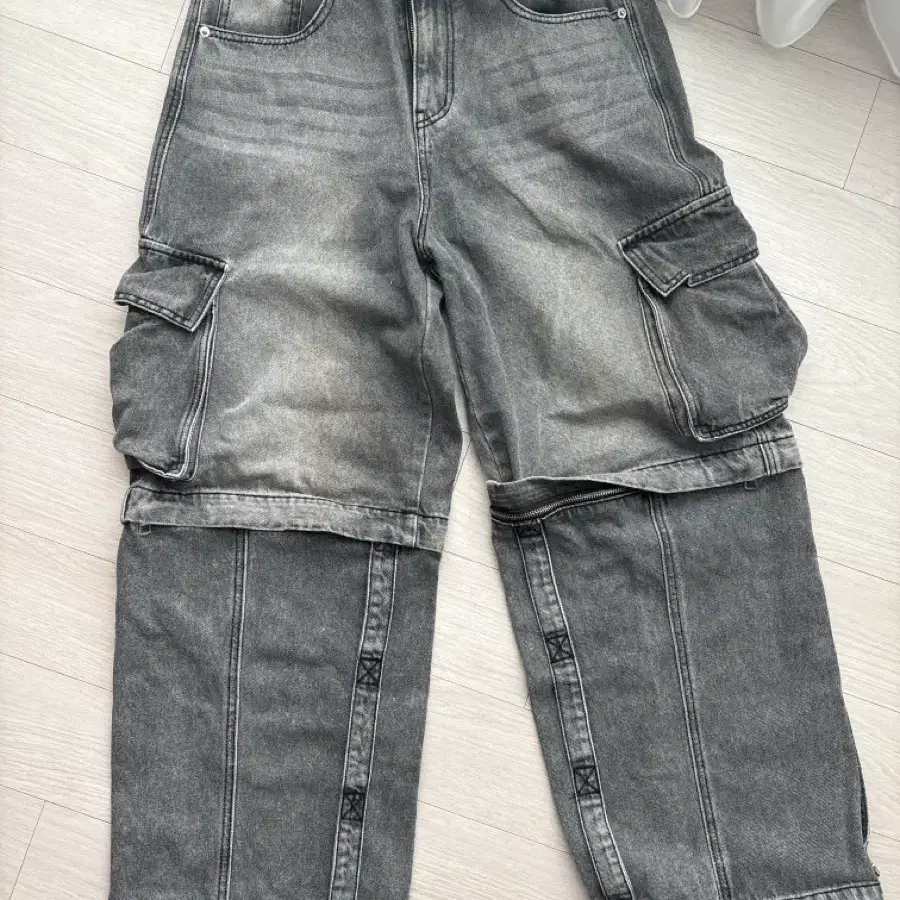 언유즈랩 벌룬핏 투웨이 데님 카고 팬츠 S (밑단 지퍼 열어서 떼면 버뮤다팬츠로도 활용가능)