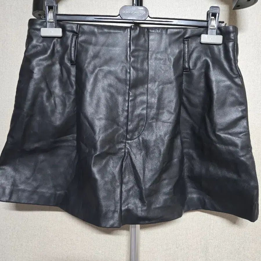 ZARA 블랙 레더 미니 스커트