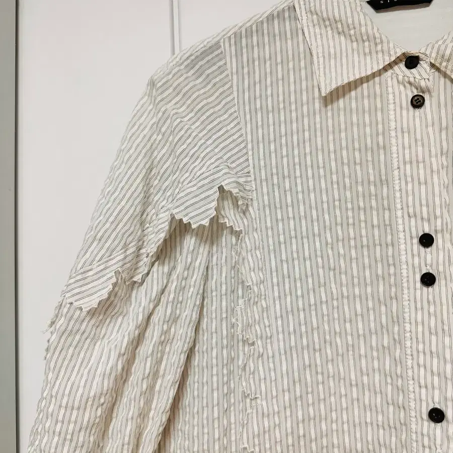시슬리 유니크 블라우스 SISLEY 셔츠 55-66사이즈 새거같아요