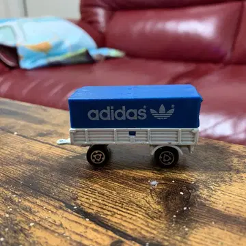 마조레트 adidas 아디다스 (짐칸만)