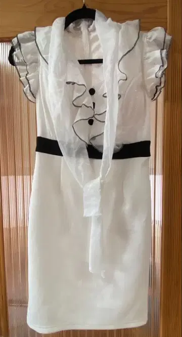 dazzystore 프릴 미니 드레스 화이트 x 블랙 L 사이즈