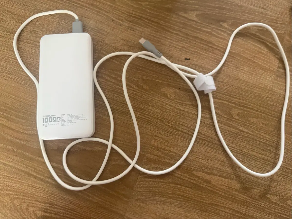 10000mAh 화이트 보조배터리 (케이블 포함)