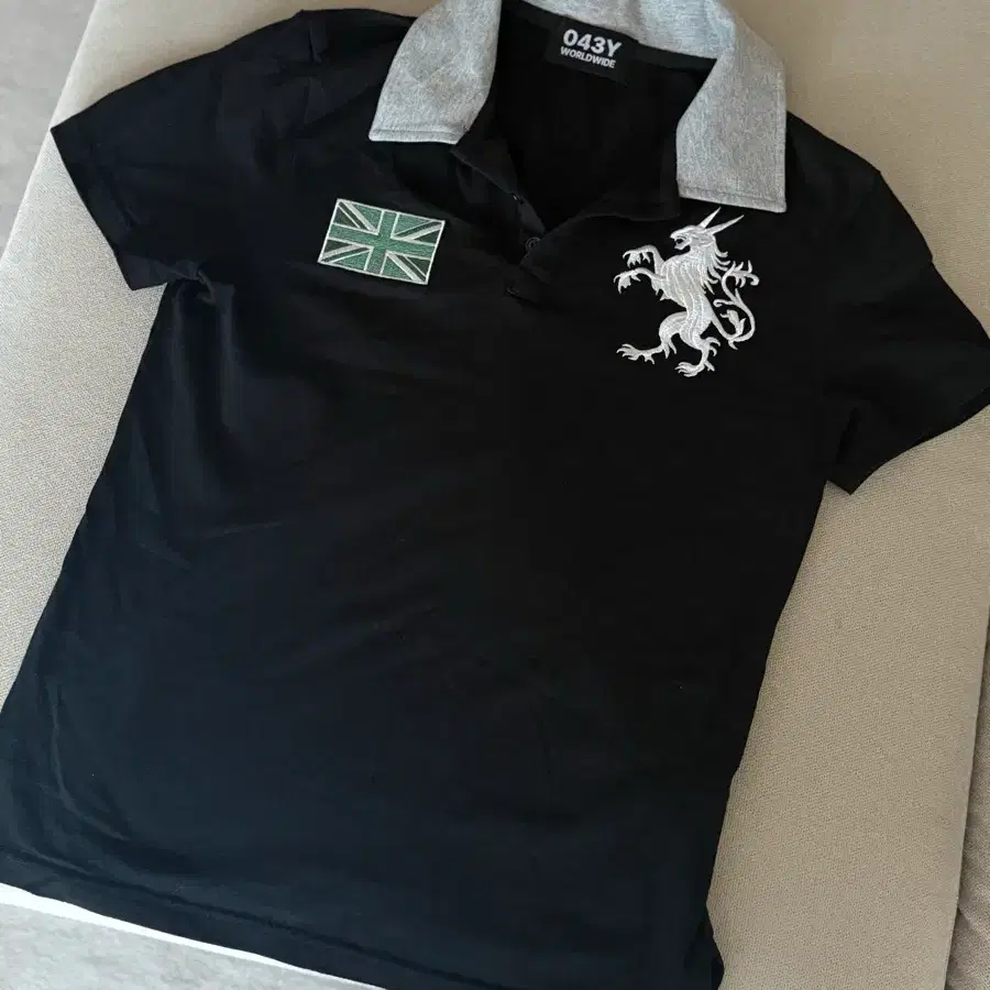 043Y Heritage Emblem Cropped Polo Shirt 블랙 1사이즈