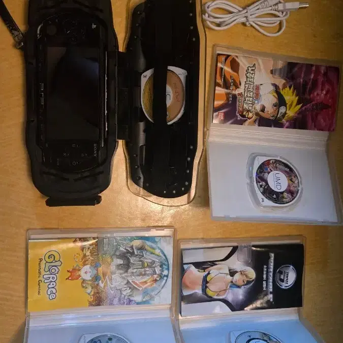 소니 PSP-1005 블랙 2.0버전 + UMD 4장 + 4GB + 로지텍 케이스