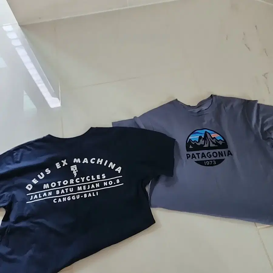 2종 세트판매!!데우스 엑스 마키나 발리한정 반팔티와 파타고니아 반팔 티셔츠