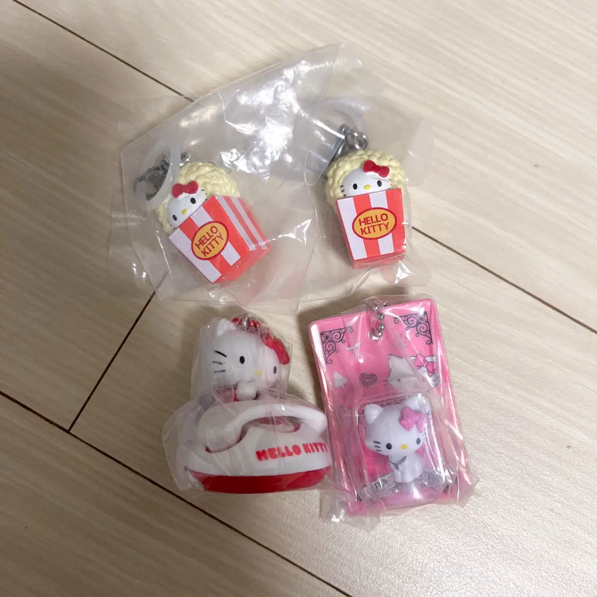 산리오 헬로키티 메지루시 가챠