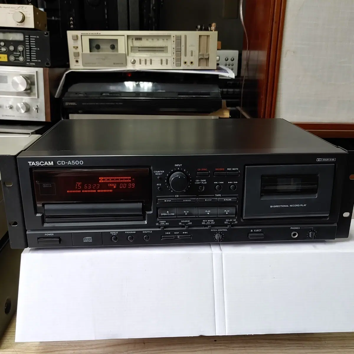 타스캄 CD-A500 시디.데크 플레이어 입니다